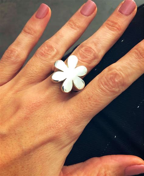 Anillo flores Continuara.org