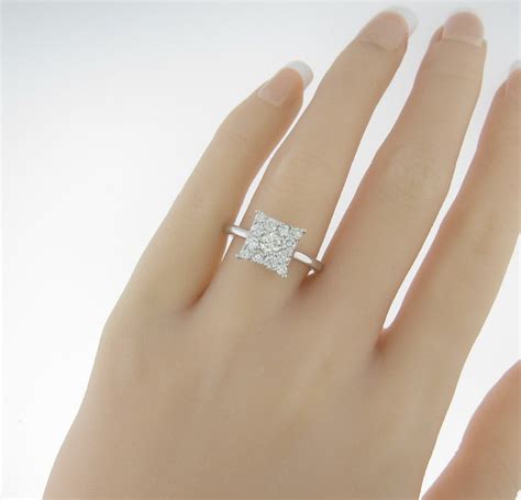 Anillo forma cuadrada Continuara.org