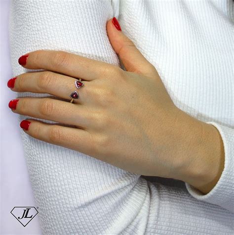 Anillo oro granates Continuara.org