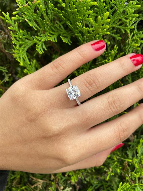 Anillo piedras blancas Continuara.org