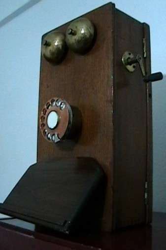 Antiguo telefono suizo Continuara.org