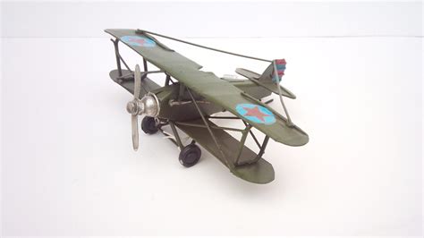 Avion avioneta metal Continuara.org