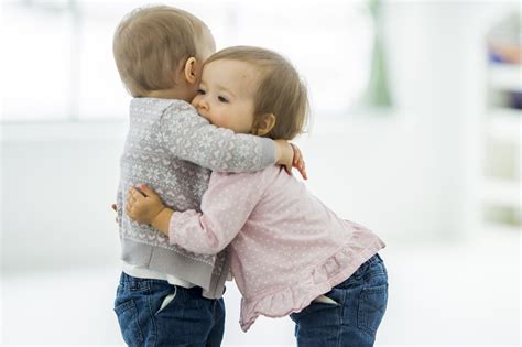 Baby hug Continuara.org