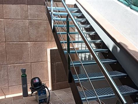 Barandilla seguridad escalera Continuara.org