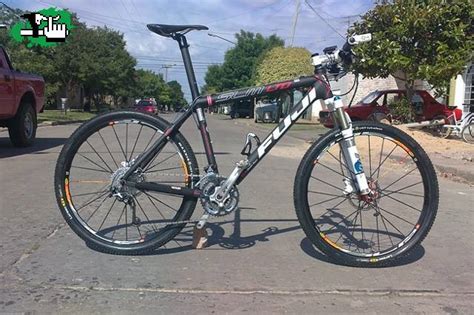Bicicleta carbono monocasco Continuara.org