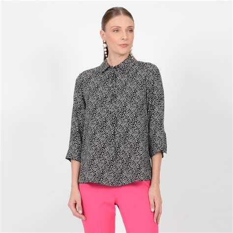 Blusa negra estampada Continuara.org