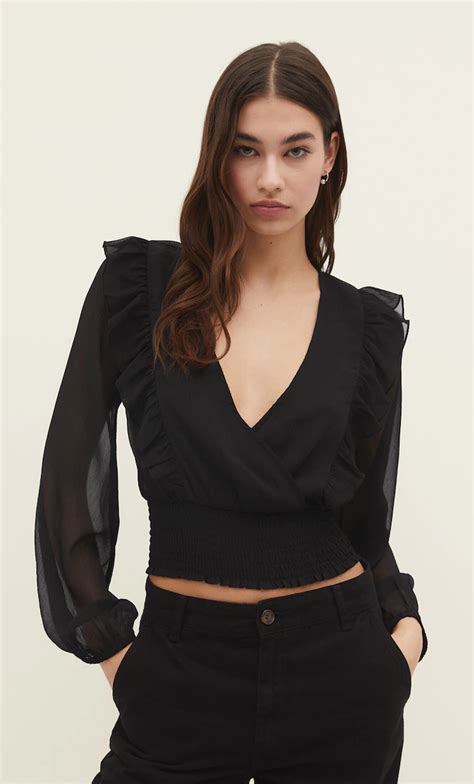 Blusa negra super Continuara.org