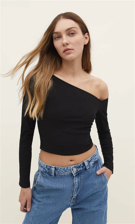 Blusa negra Continuara.org