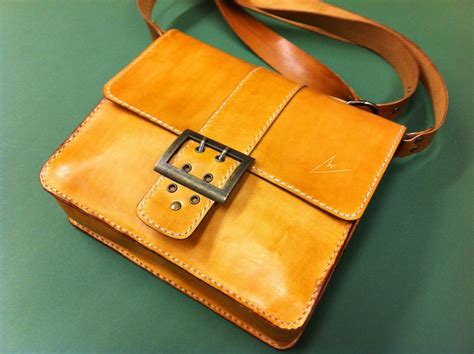 Bolso artesanal cuero Continuara.org