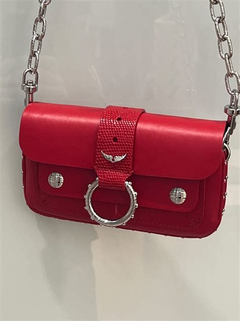 Bolso color rojo Continuara.org