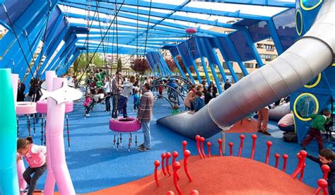 Bonito parque infantil Continuara.org