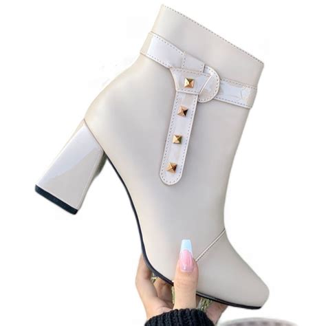 Bota charol beige Continuara.org