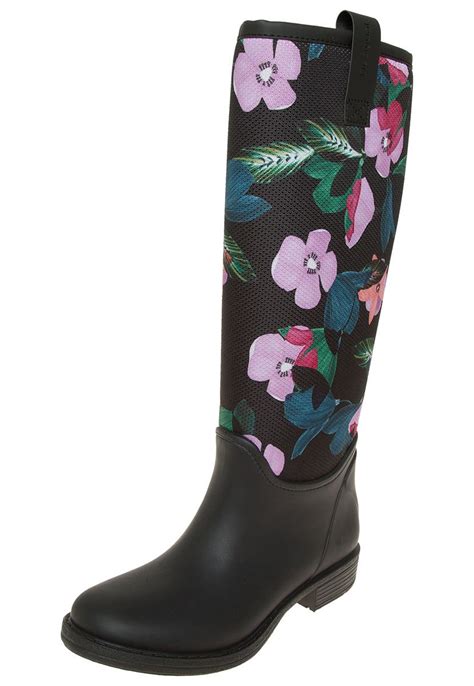 Botas agua desigual Continuara.org