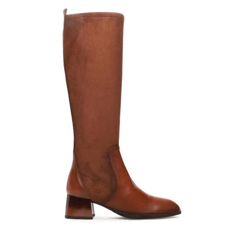 Botas altas hispanitas Continuara.org