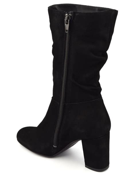 Botas ante negro Continuara.org