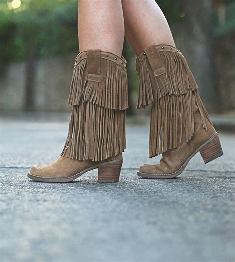 Botas flecos marca Continuara.org