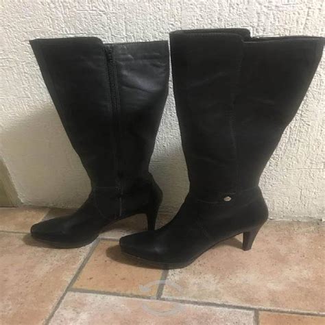 Botas negras numero Continuara.org