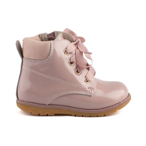 Botas nina una Continuara.org