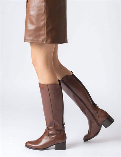 Botas piel marrones Continuara.org