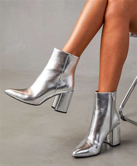 Botas plateadas Continuara.org