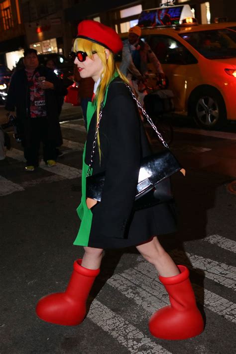 Botas rojas nuevas Continuara.org
