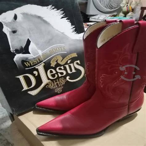 Botas semi nuevas Continuara.org