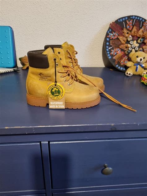Botas sin estrenar Continuara.org