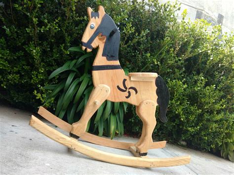 Caballito madera ninos Continuara.org