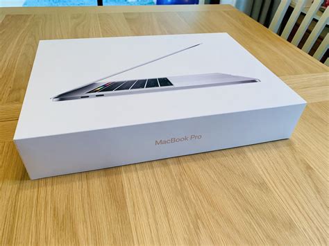 Caja macbook pro Continuara.org