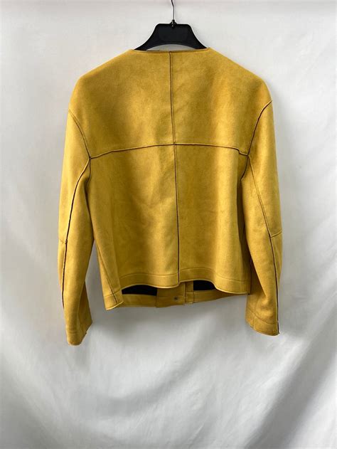 Chaqueta antelina amarilla Continuara.org