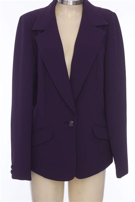 Chaqueta color morado Continuara.org