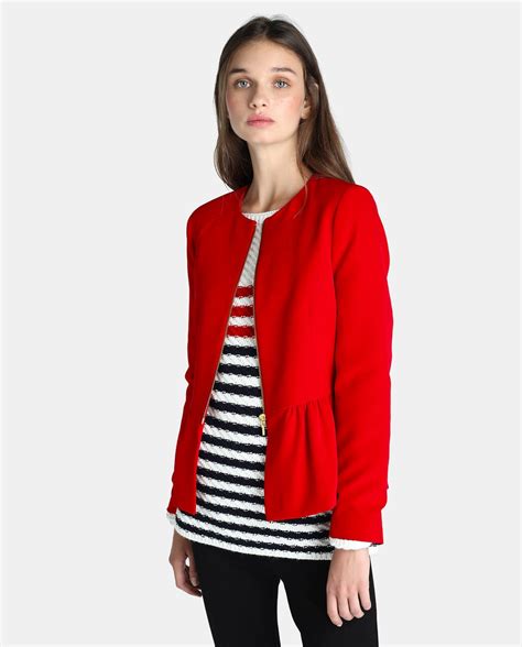 Chaqueta colores rojo Continuara.org