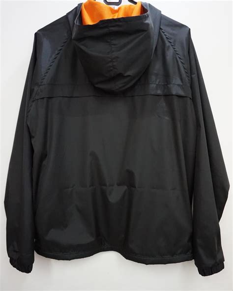 Chaqueta cortavientos negra Continuara.org