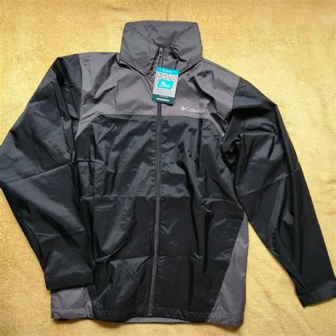 Chaqueta impermeable gris Continuara.org