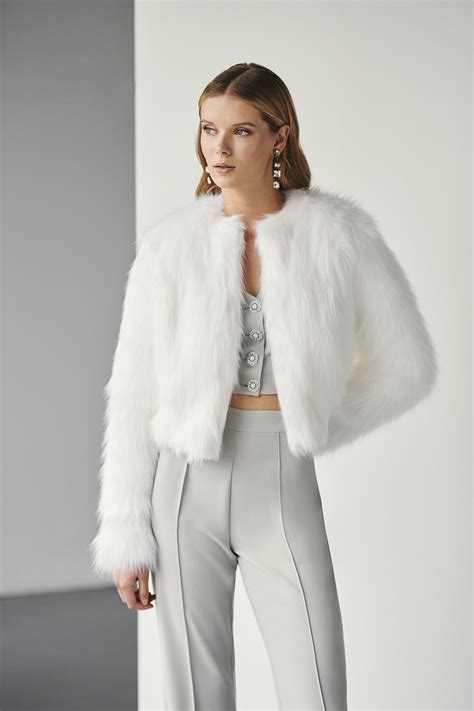 Chaqueta pelo blanco Continuara.org