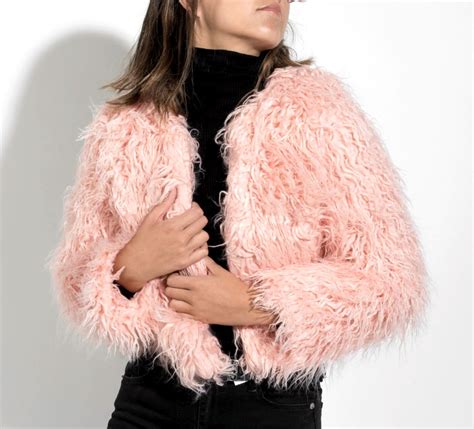 Chaqueta pelo rosa Continuara.org