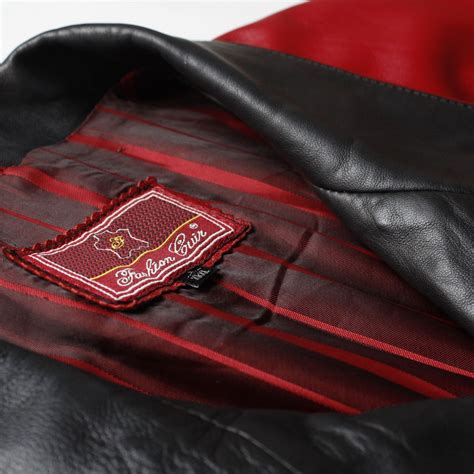Chaqueta roja negra Continuara.org