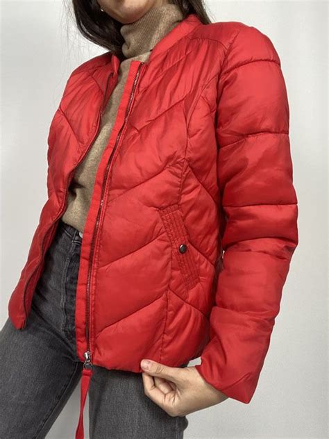 Chaqueta roja only Continuara.org