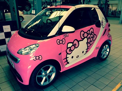 Coche hello kitty Continuara.org