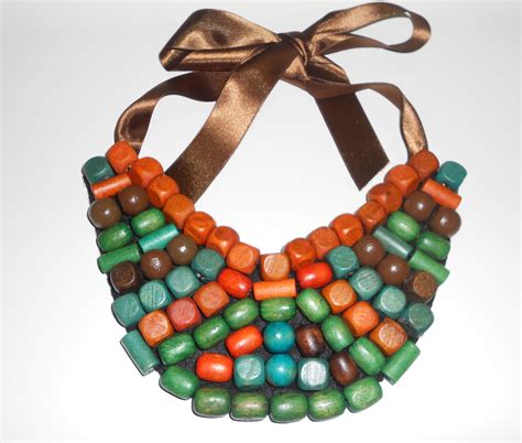 Collar babero madera Continuara.org