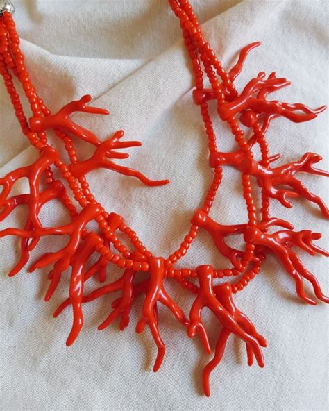 Collar coral rojo Continuara.org