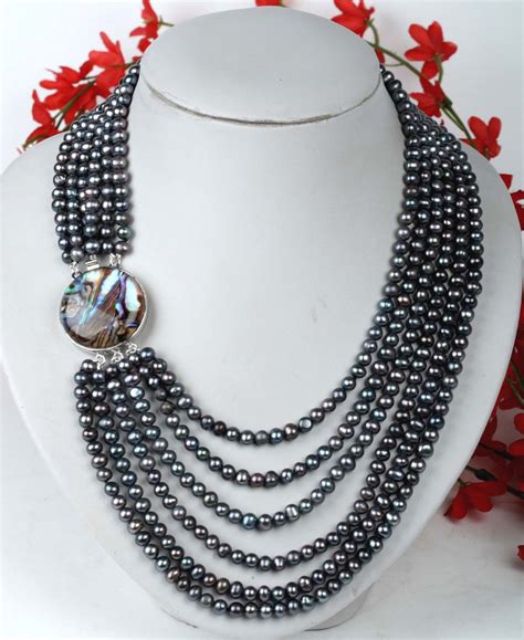 Collar negro elegante Continuara.org