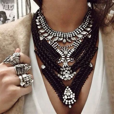 Collar negro lazo Continuara.org