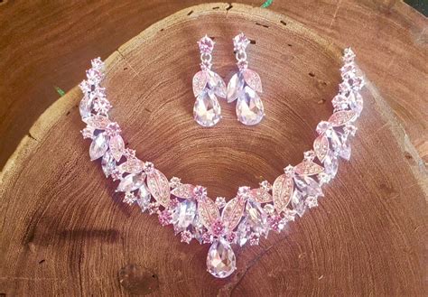 Collar rosas Continuara.org