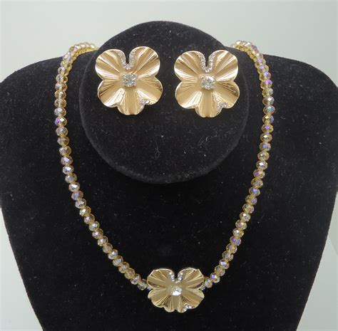 Conjunto flor ambar Continuara.org