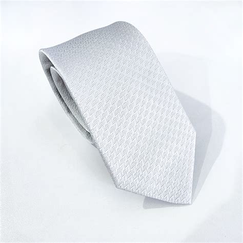 Corbata seda plata Continuara.org