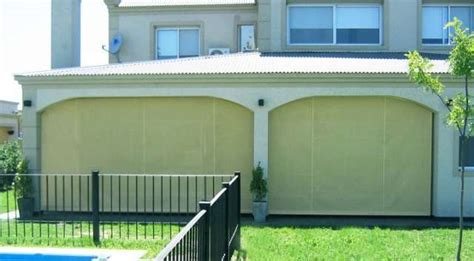 Cortina beige perforada Continuara.org
