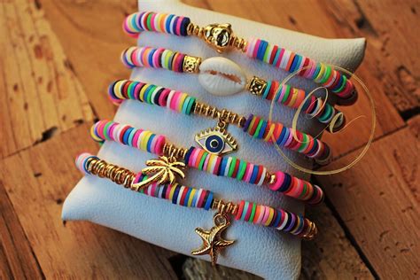Diferentes pulseras Continuara.org