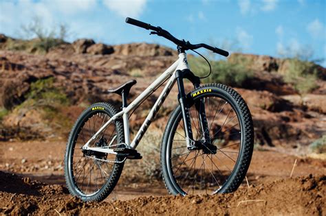 Dirt jump black Continuara.org