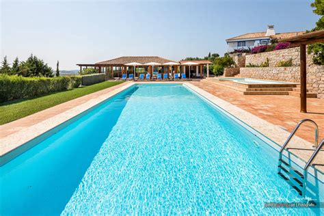 Enorme piscina Continuara.org